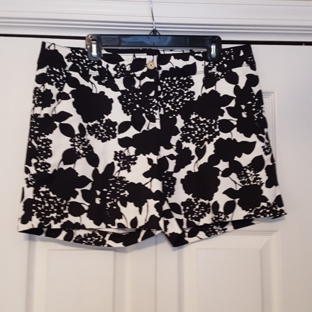 The limited shorts, lilac pattern, black and white